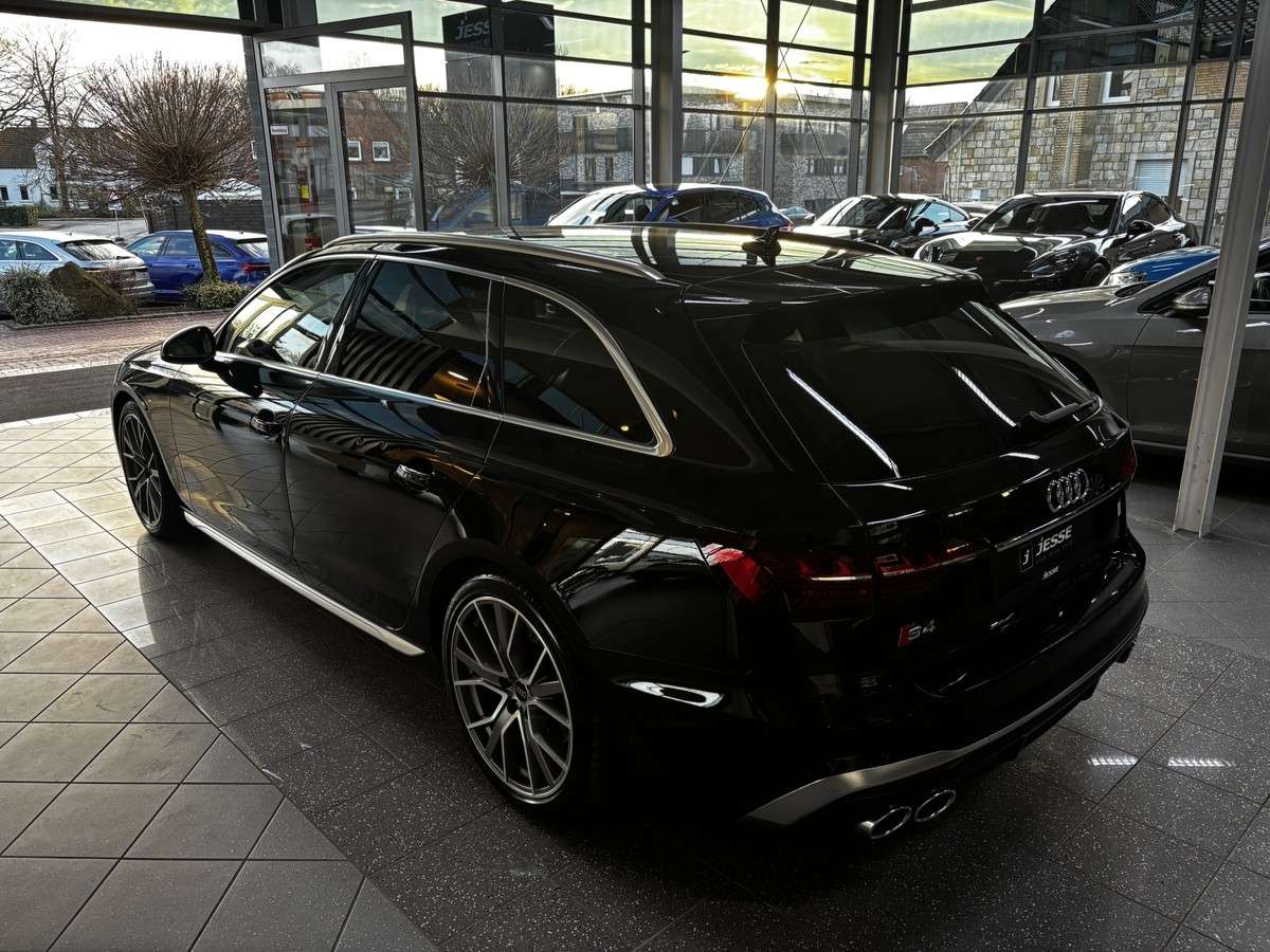 Fahrzeugbild eines Audi S4