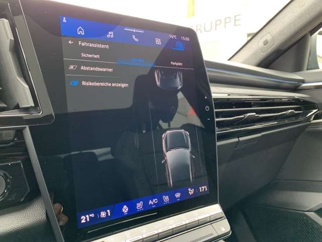Fahrzeugbild eines Renault Rafale