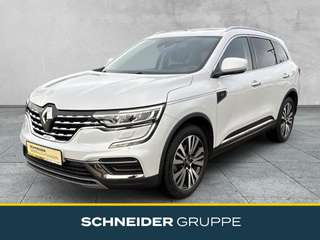 Schräge Frontansicht auf einen Renault Koleos , freigestellt