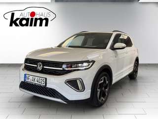 Schräge Frontansicht auf einen Volkswagen T-Cross , freigestellt