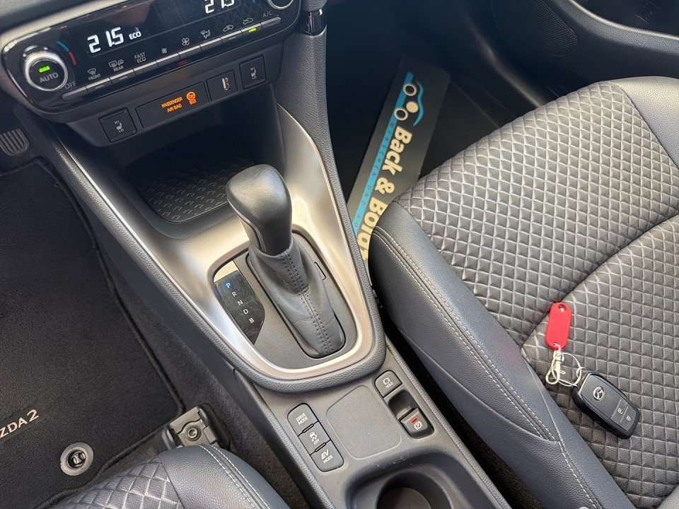 Fahrzeugbild eines Mazda Mazda2 Hybrid
