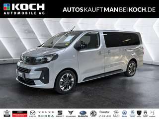Schräge Frontansicht auf einen Opel Zafira , freigestellt