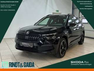 Schräge Frontansicht auf einen Skoda Kamiq , freigestellt