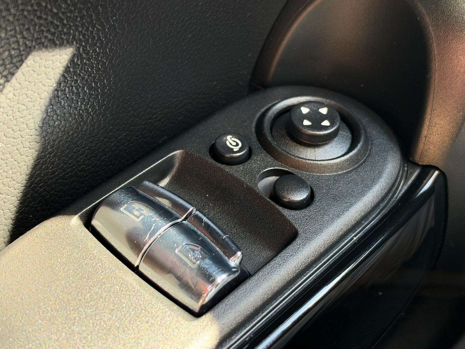 Fahrzeugbild eines MINI COOPER SE