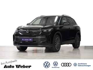 Schräge Frontansicht auf einen Volkswagen Tiguan , freigestellt
