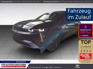 Schräge Frontansicht auf einen Hyundai IONIQ 5 , freigestellt