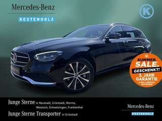 Schräge Frontansicht auf einen Mercedes-Benz E-Klasse , freigestellt