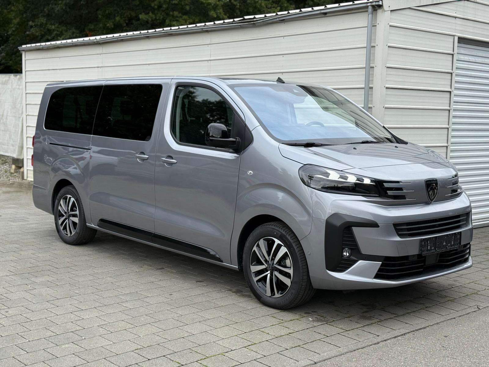 Fahrzeugbild eines Peugeot Traveller