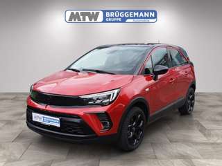 Schräge Frontansicht auf einen Opel Crossland X , freigestellt