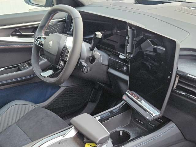 Fahrzeugbild eines Renault Rafale