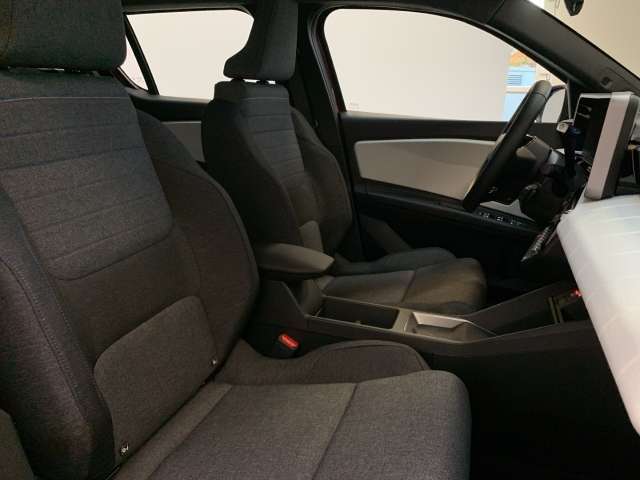 Fahrzeugbild eines Renault 4 E-TECH