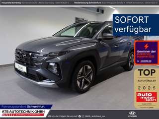 Schräge Frontansicht auf einen Hyundai Tucson , freigestellt