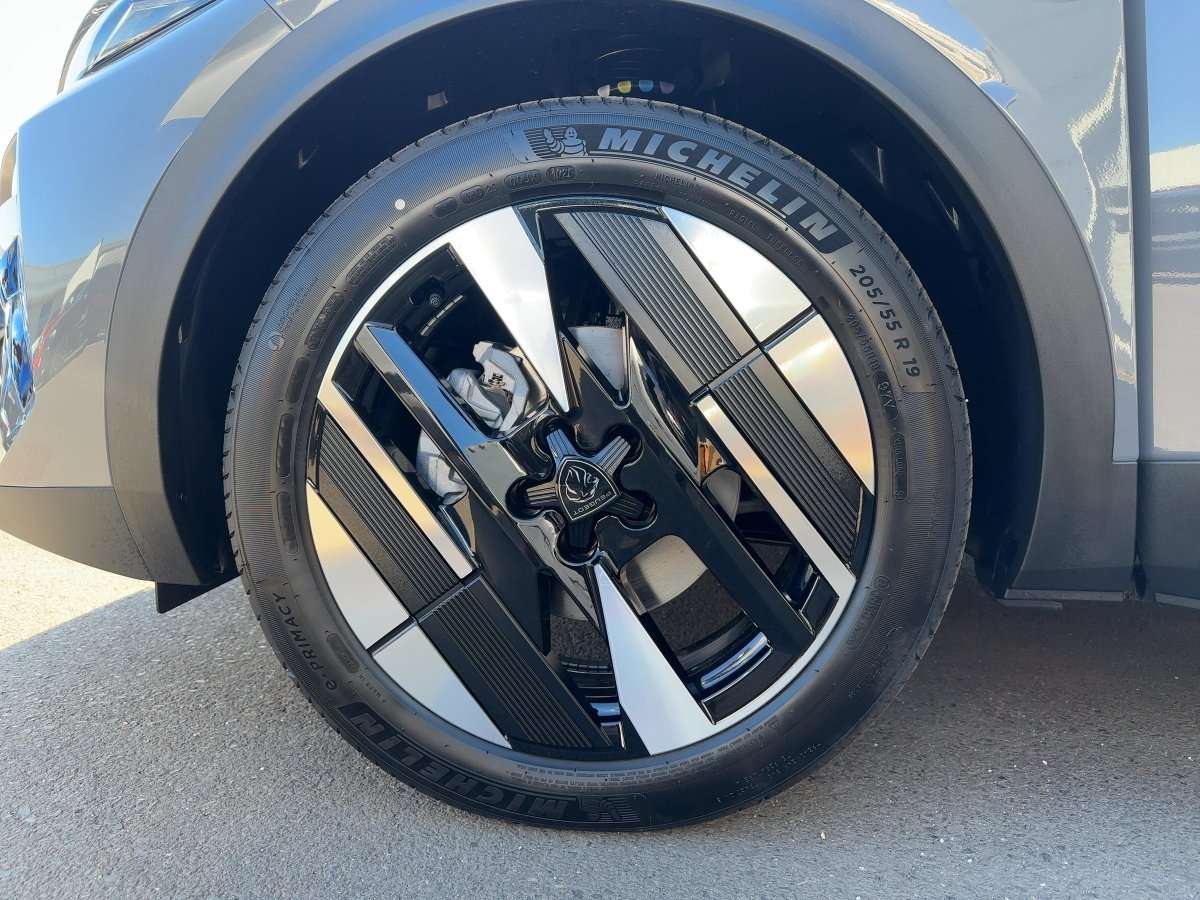 Fahrzeugbild eines Peugeot 408