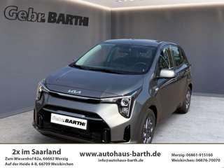 Schräge Frontansicht auf einen Kia Picanto , freigestellt