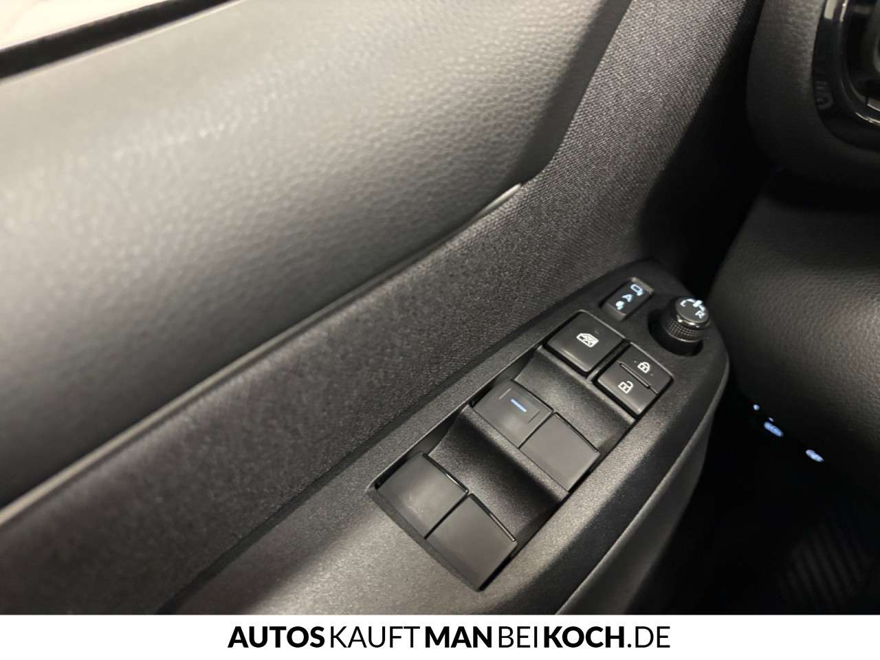 Fahrzeugbild eines Mazda Mazda2 Hybrid