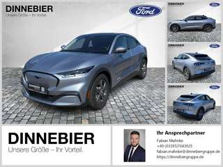 Schräge Frontansicht auf einen Ford Mustang Mach-E , freigestellt