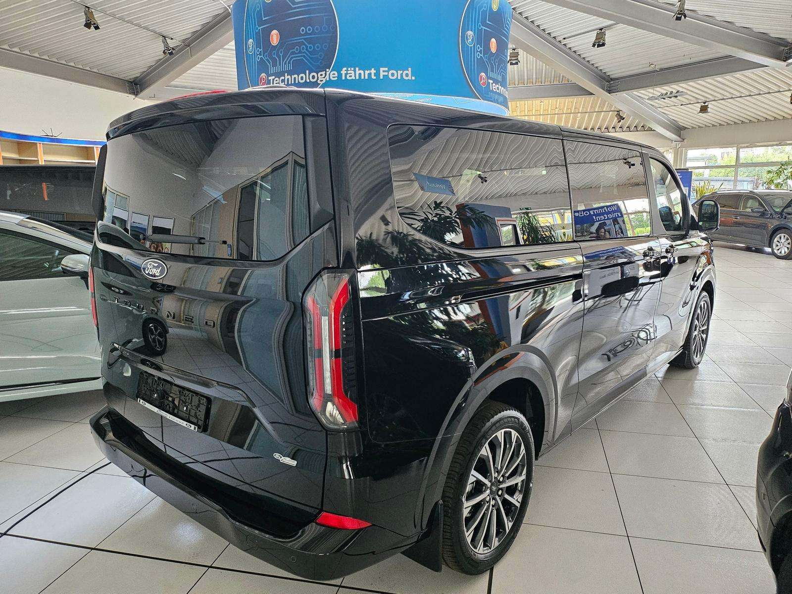 Fahrzeugbild eines Ford Tourneo Custom