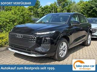 Schräge Frontansicht auf einen Audi Q3 , freigestellt