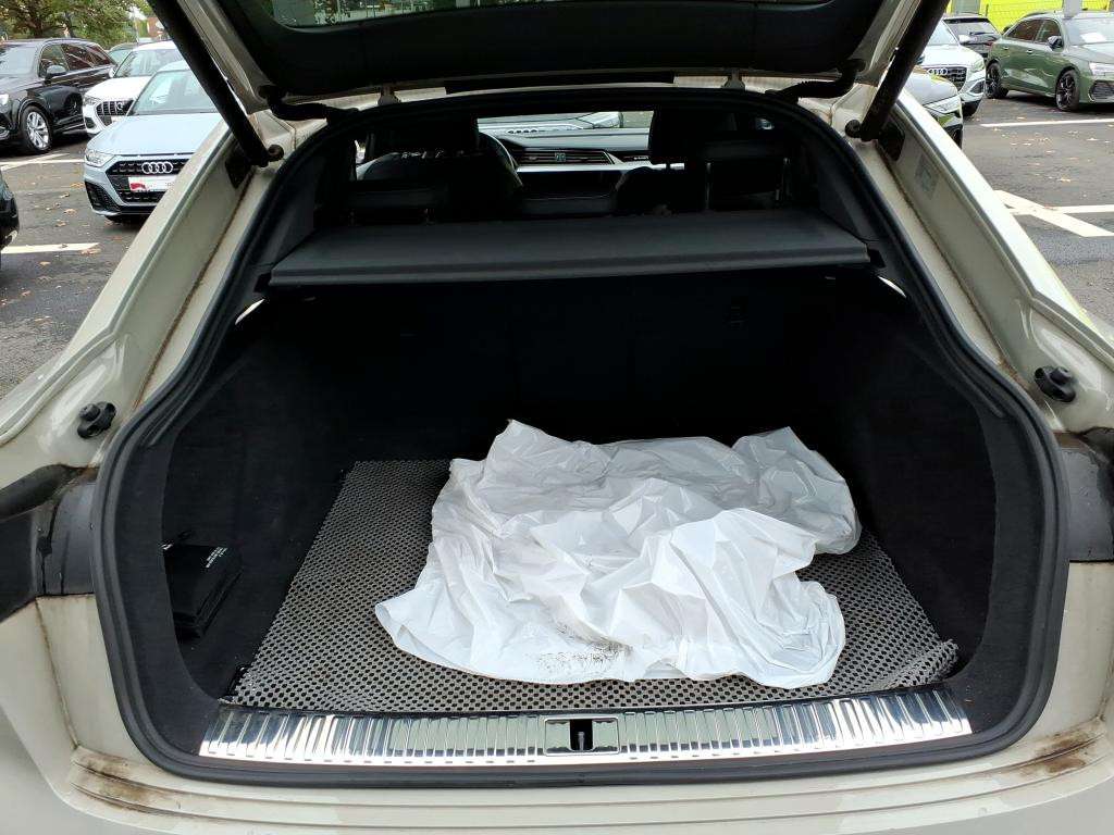 Fahrzeugbild eines Audi e-tron