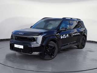 Schräge Frontansicht auf einen Kia EV9 , freigestellt