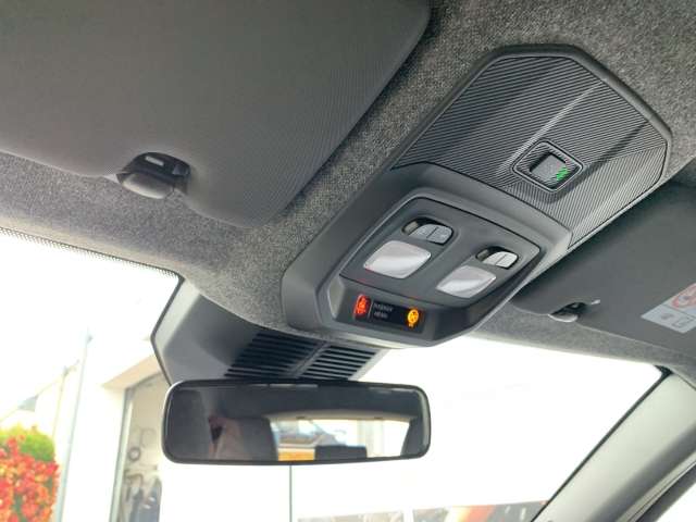 Fahrzeugbild eines Renault 4 E-TECH