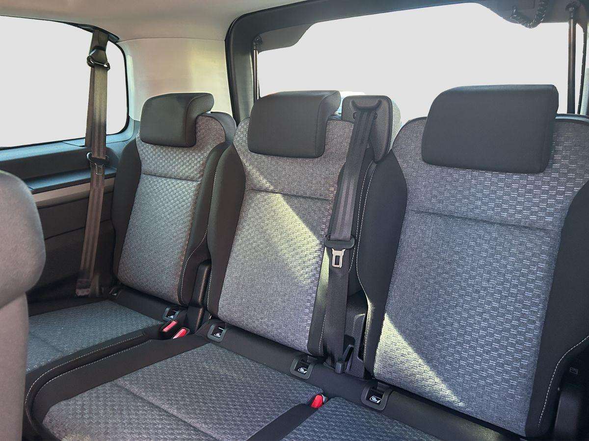 Fahrzeugbild eines Peugeot Traveller