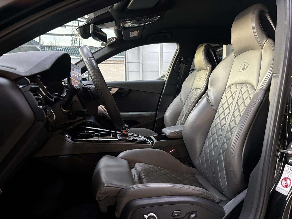 Fahrzeugbild eines Audi S4