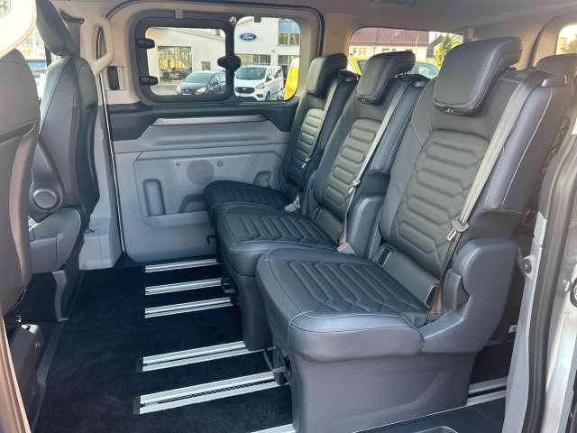 Fahrzeugbild eines Ford Tourneo Custom