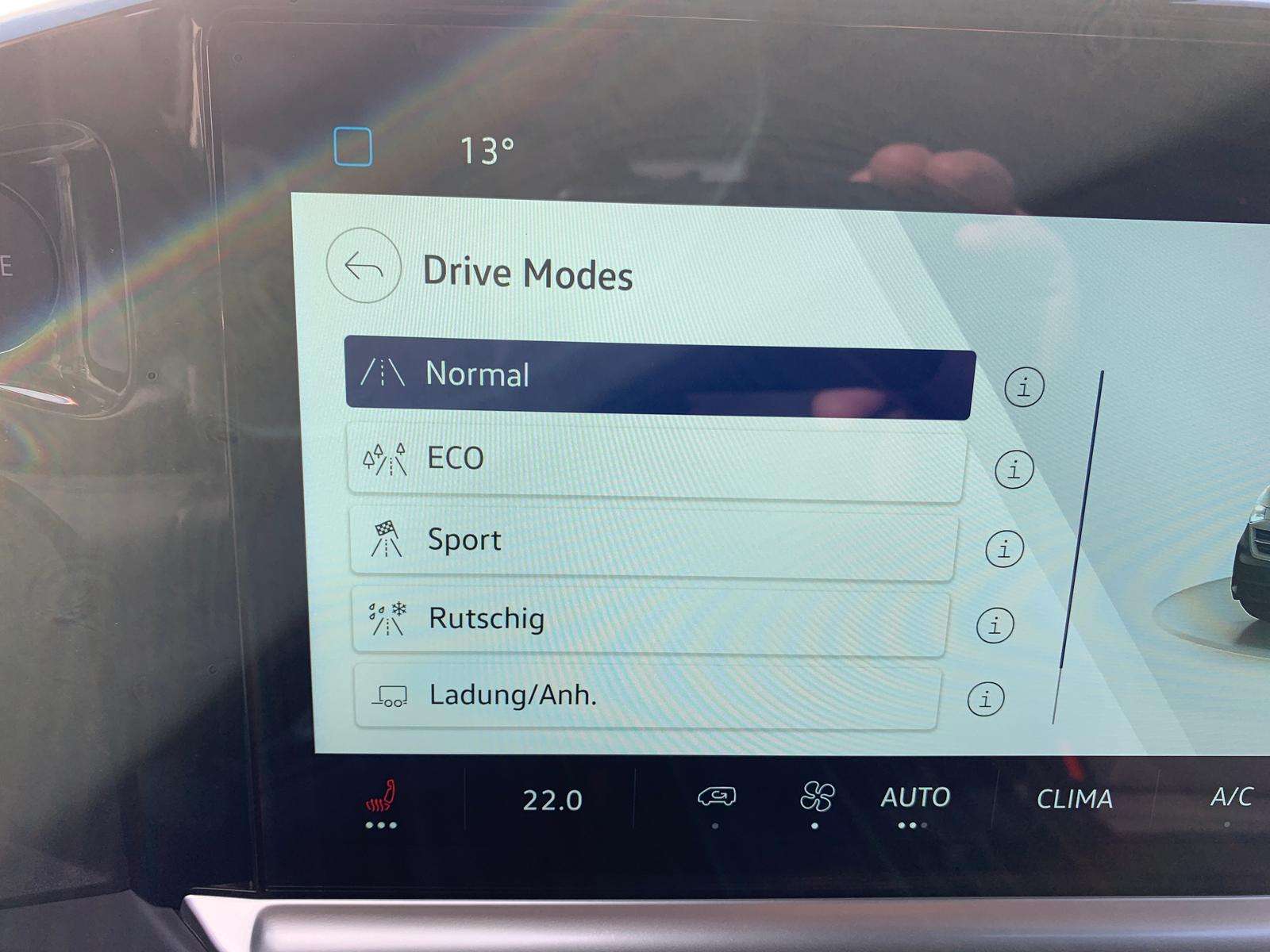 Fahrzeugbild eines Volkswagen Caravelle