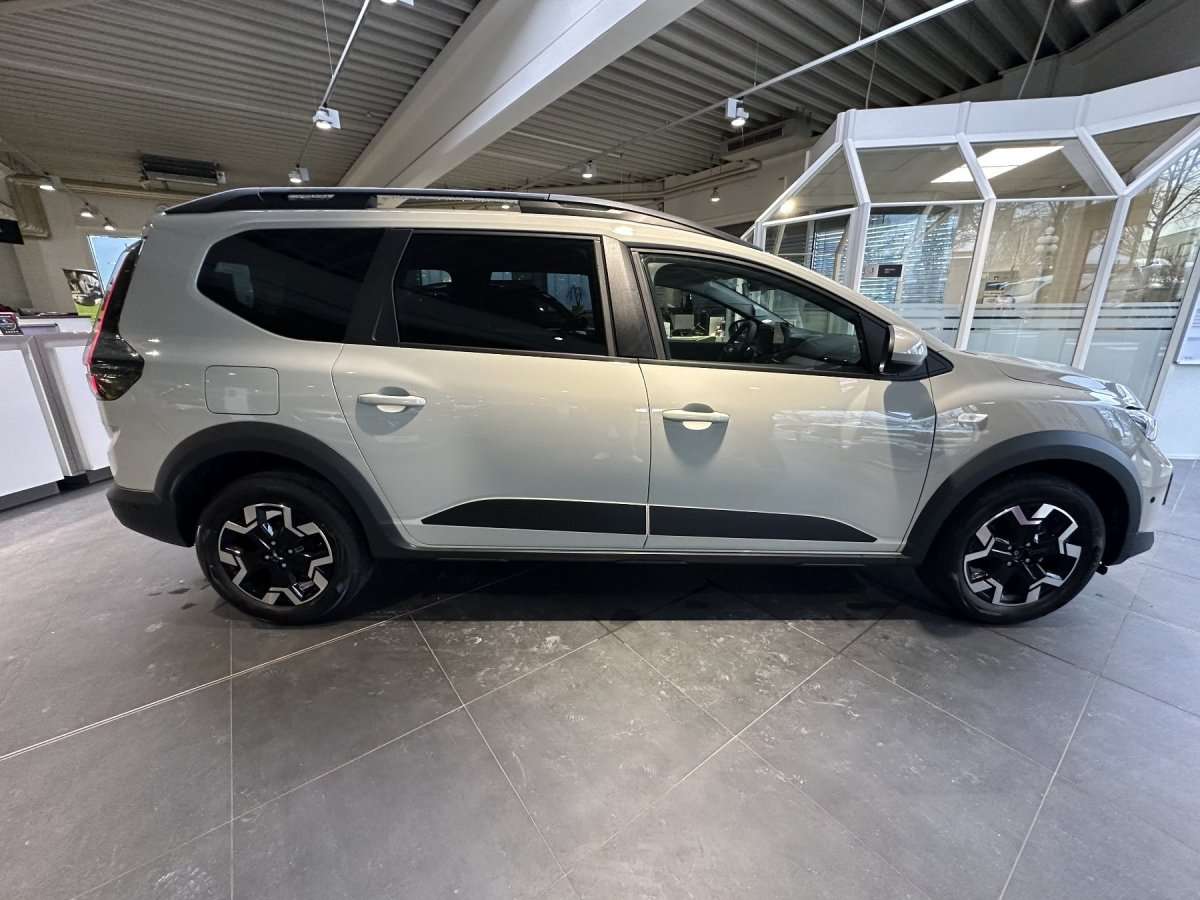 Fahrzeugbild eines Dacia Jogger