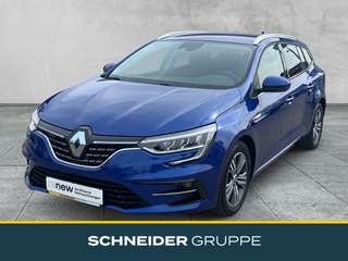 Schräge Frontansicht auf einen Renault Megane E-TECH , freigestellt