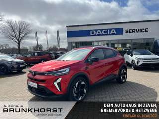 Schräge Frontansicht auf einen Renault Captur , freigestellt