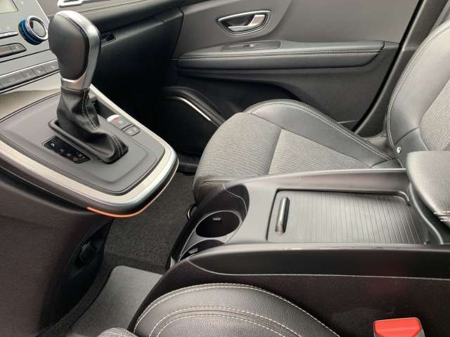 Fahrzeugbild eines Renault Grand Scénic