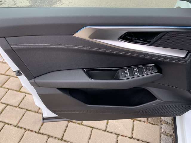 Fahrzeugbild eines Renault Rafale