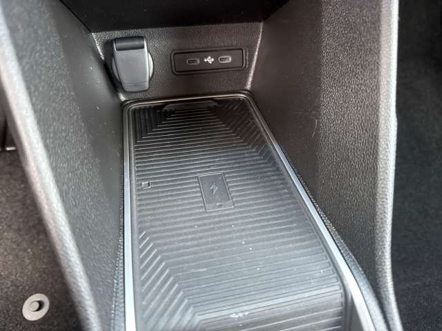 Fahrzeugbild eines Renault 4 E-TECH