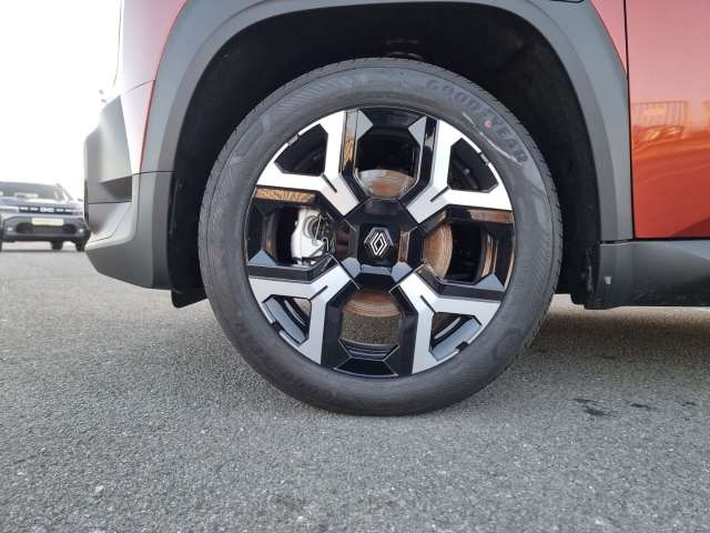 Fahrzeugbild eines Renault 4 E-TECH