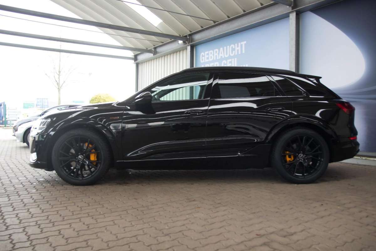 Fahrzeugbild eines Audi e-tron