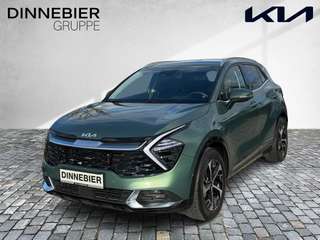 Schräge Frontansicht auf einen Kia Sportage , freigestellt