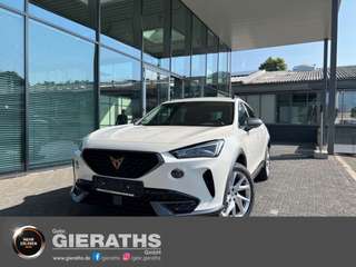 Schräge Frontansicht auf einen CUPRA Formentor , freigestellt