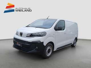 Schräge Frontansicht auf einen Peugeot Expert , freigestellt