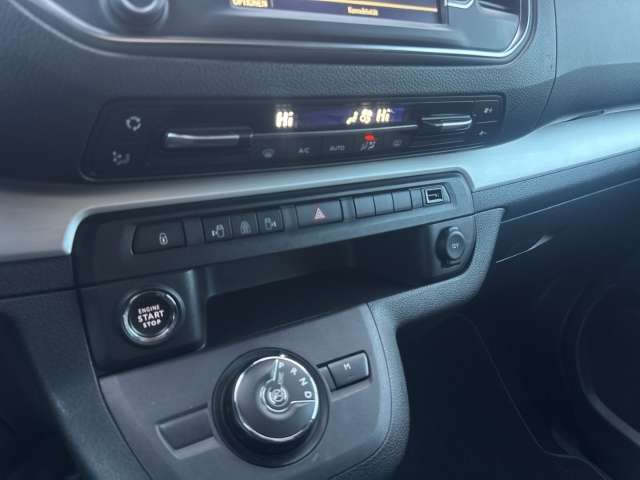 Fahrzeugbild eines Opel Zafira Life