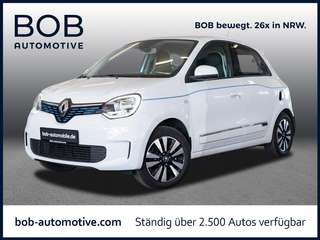 Schräge Frontansicht auf einen Renault Twingo , freigestellt
