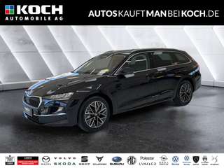 Schräge Frontansicht auf einen Skoda Octavia , freigestellt