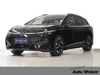 Schräge Frontansicht auf einen Volkswagen ID.7 , freigestellt