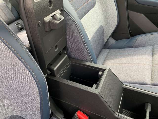 Fahrzeugbild eines Renault 4 E-TECH