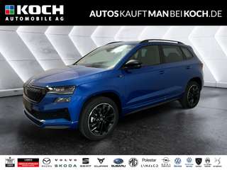 Schräge Frontansicht auf einen Skoda Karoq , freigestellt