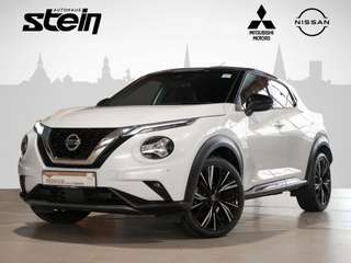 Schräge Frontansicht auf einen Nissan JUKE , freigestellt