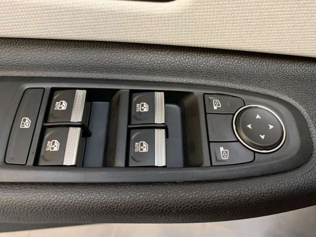 Fahrzeugbild eines Renault 4 E-TECH