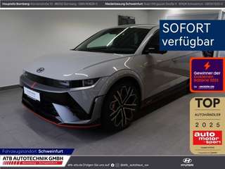 Schräge Frontansicht auf einen Hyundai IONIQ 5 , freigestellt