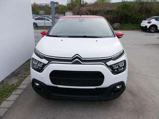Schräge Frontansicht auf einen Citroën C3 , freigestellt